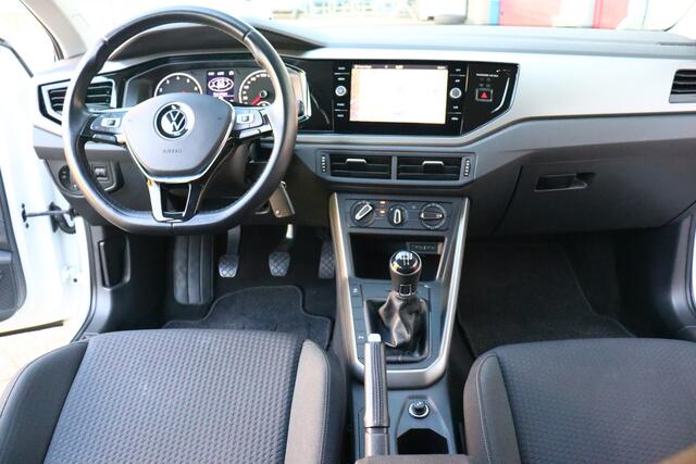 Volkswagen POLO 1.0 TSI Comfortline O.a: Navi, Adaptive cruise, Pdc met park.hulp, Carplay, Etc... Rijklaar! All-in prijs!