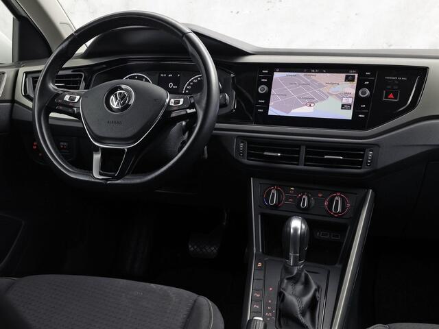 Volkswagen POLO 1.0 TSI Sportline Automaat (APPLE CARPLAY, GROOT NAVI, GETINT GLAS, ADAPTIVE CRUISE, SPORTSTOELEN, PARKEERSENSOREN, NIEUWE APK, NIEUWSTAAT)
