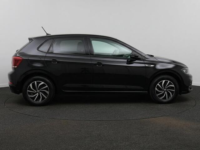 Volkswagen POLO 1.0 TSI Life Edition Automaat | Unieke kmstand! | Adapt. Cruise Controle | Parkeersensoren voor en achter | Camera | LM Velgen | Apple Carplay of Android Auto