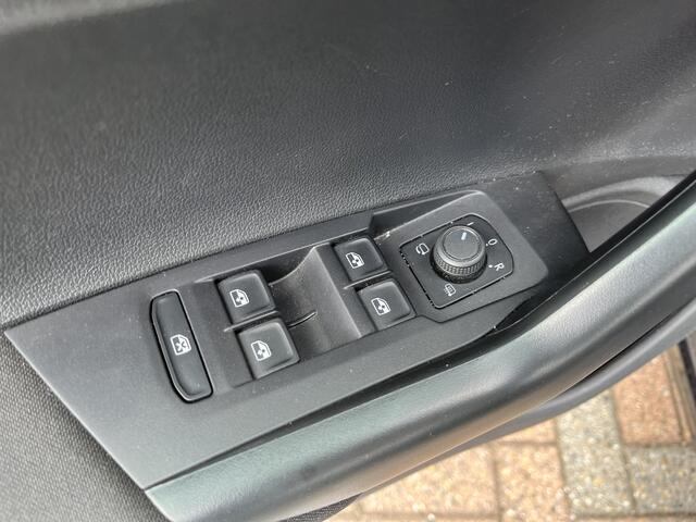 Volkswagen POLO 1.0 TSI Life / GARANTIE TM 01-2028/ ADAPT-CRUISE/ PARK. SENSOREN V+A/ APP-CONNECT/ DAB/ CLIMATE/ PRIVACY GLASS/ 15" LMV