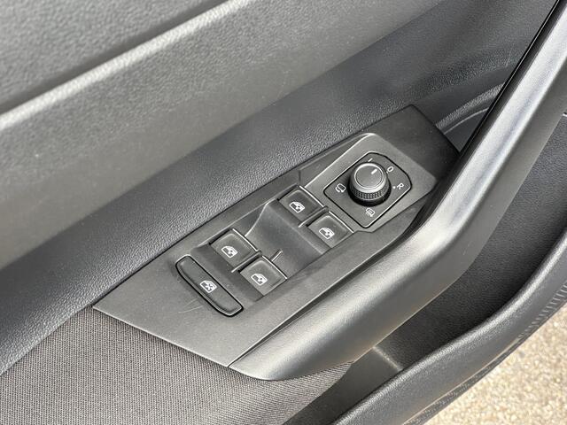 Volkswagen POLO 1.0 TSI 95pk R-Line | 17 inch | Navi | Adapt. Cruise | Climate | Stoelverwarming | Rijklaar incl. garantie