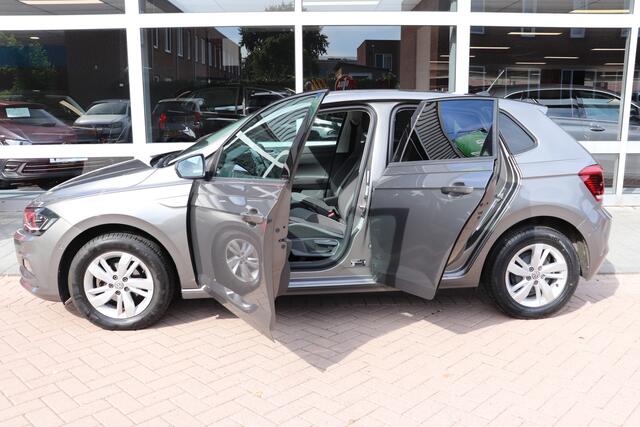 Volkswagen POLO 1.0 TSI Highline Automaat. Trekhaak, navigatie, Full-led.