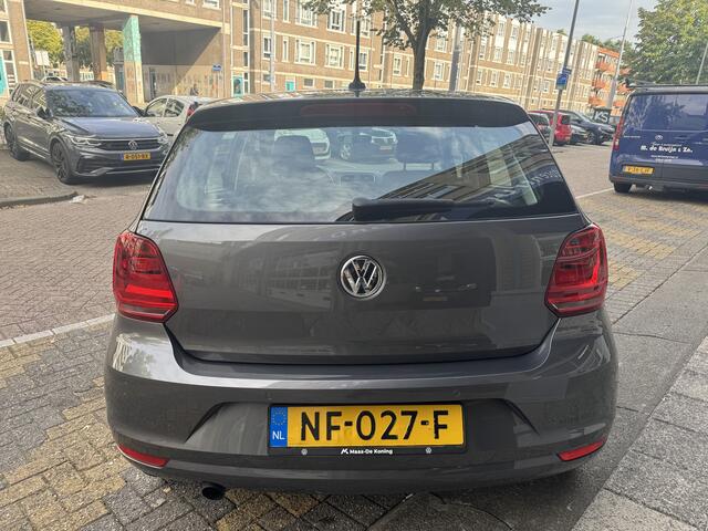 Volkswagen POLO 1.2 TSI Comfortline 61097KM! NAP | 1e Eigenaar | Apple Carplay | Navigatie | Cruise Control | Parkeersensoren Voor + Achter | Dealeronderhouden |