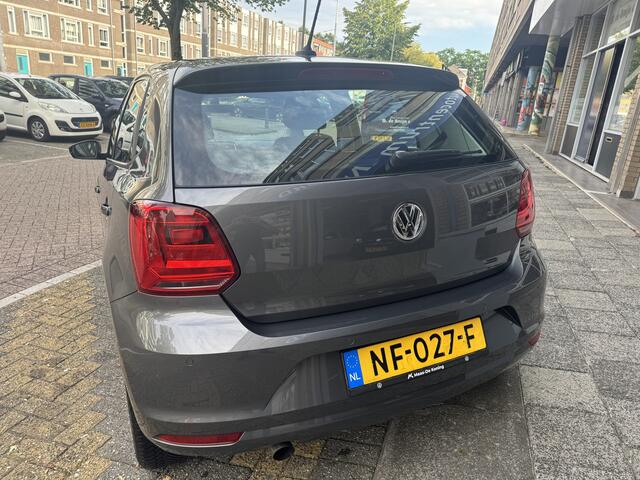 Volkswagen POLO 1.2 TSI Comfortline 61097KM! NAP | 1e Eigenaar | Apple Carplay | Navigatie | Cruise Control | Parkeersensoren Voor + Achter | Dealeronderhouden |