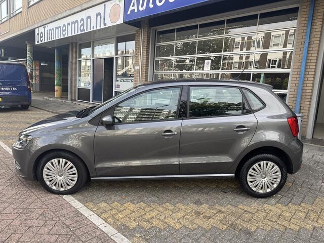 Volkswagen POLO 1.2 TSI Comfortline 61097KM! NAP | 1e Eigenaar | Apple Carplay | Navigatie | Cruise Control | Parkeersensoren Voor + Achter | Dealeronderhouden |