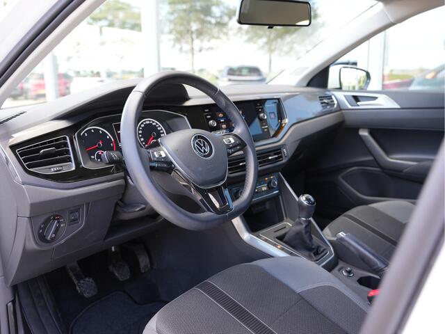 Volkswagen POLO 1.0 TSI Highline | Cruise Control Adaptief | Draadloze Telefoonlader | Apple Carplay/ Android Auto |