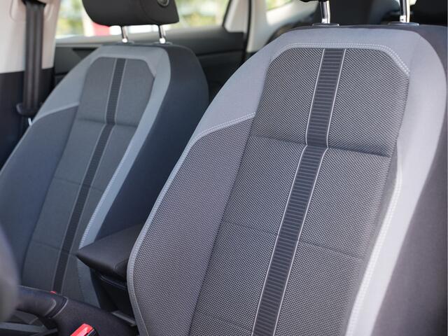 Volkswagen POLO 1.0 TSI Highline | Cruise Control Adaptief | Draadloze Telefoonlader | Apple Carplay/ Android Auto |