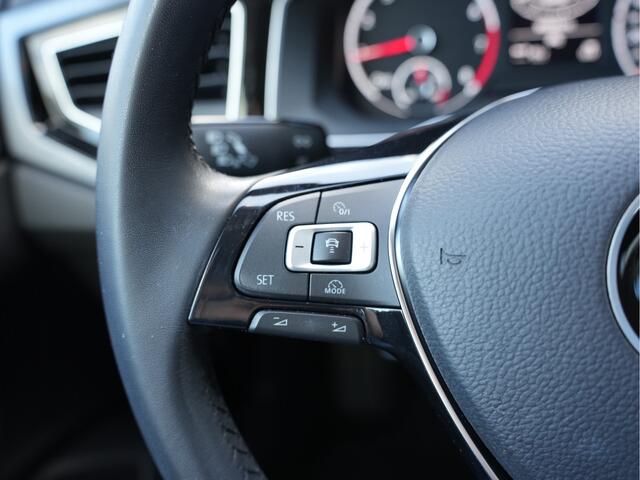 Volkswagen POLO 1.0 TSI Highline | Cruise Control Adaptief | Draadloze Telefoonlader | Apple Carplay/ Android Auto |