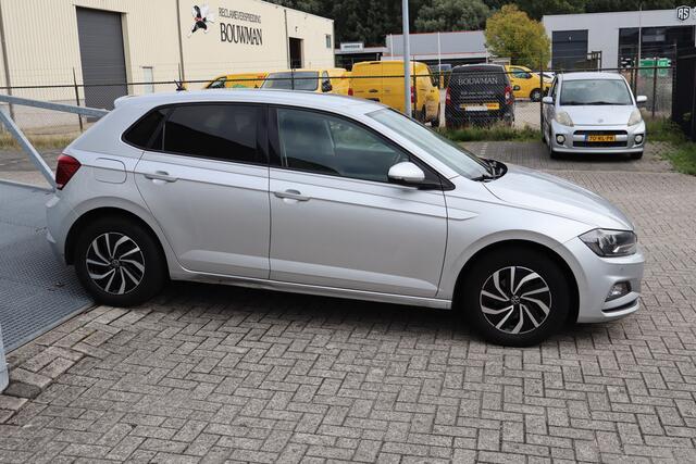 Volkswagen POLO 1.0 MPI Trendline Meeneemprijs/Stoelverwarming/Apple carplay/Parkeersensoren/Cruise control/Climate control