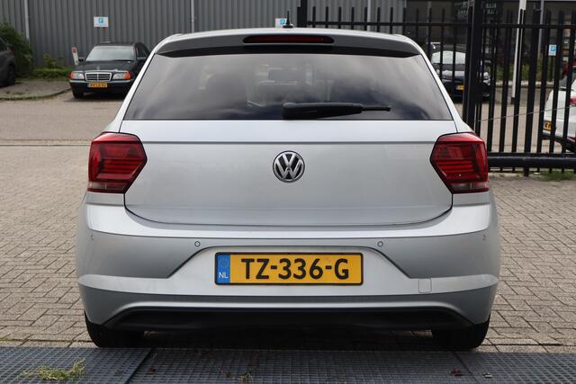 Volkswagen POLO 1.0 MPI Trendline Meeneemprijs/Stoelverwarming/Apple carplay/Parkeersensoren/Cruise control/Climate control