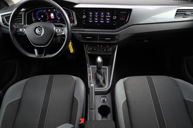 Volkswagen POLO 1.0 TSI Highline 115PK / 85kW DSG, 1e eigenaar, nieuw door ons geleverd en onderhouden, R-Line in- en exterieur, LED verlichting, achteruitrijcamera (Rear View), 17" 'Sebring' LMV, digital cockpit pro, parkeersensoren voor en achter (PDC), privacy glas, Executive pakket (navigatie, DAB+, Apple Carplay & Android Auto), licht- en zicht pakket, elektrisch verstel-, verwarm- en inklapbare buitenspiegels (Spiegel pakket) etc.