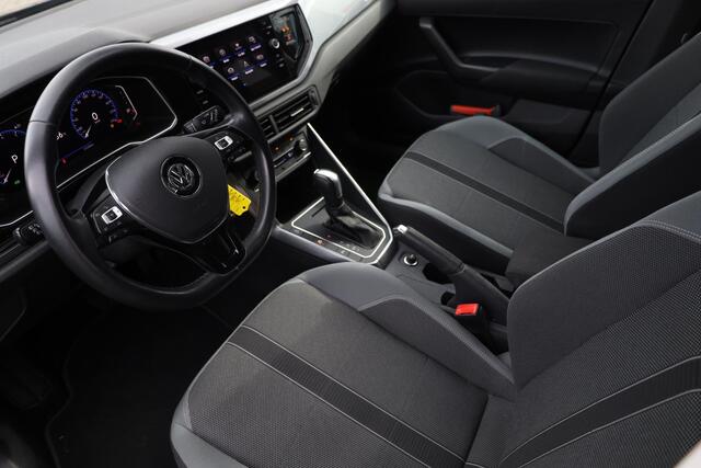 Volkswagen POLO 1.0 TSI Highline 115PK / 85kW DSG, 1e eigenaar, nieuw door ons geleverd en onderhouden, R-Line in- en exterieur, LED verlichting, achteruitrijcamera (Rear View), 17" 'Sebring' LMV, digital cockpit pro, parkeersensoren voor en achter (PDC), privacy glas, Executive pakket (navigatie, DAB+, Apple Carplay & Android Auto), licht- en zicht pakket, elektrisch verstel-, verwarm- en inklapbare buitenspiegels (Spiegel pakket) etc.