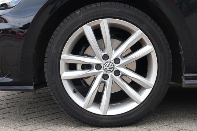 Volkswagen POLO 1.0 TSI Highline 115PK / 85kW DSG, 1e eigenaar, nieuw door ons geleverd en onderhouden, R-Line in- en exterieur, LED verlichting, achteruitrijcamera (Rear View), 17" 'Sebring' LMV, digital cockpit pro, parkeersensoren voor en achter (PDC), privacy glas, Executive pakket (navigatie, DAB+, Apple Carplay & Android Auto), licht- en zicht pakket, elektrisch verstel-, verwarm- en inklapbare buitenspiegels (Spiegel pakket) etc.