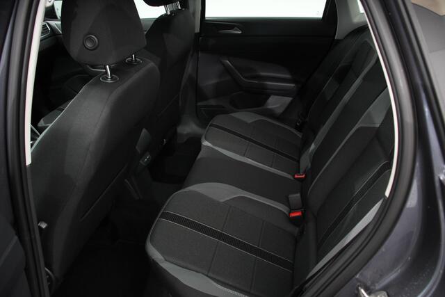 Volkswagen POLO 1.0 TSI DSG Style Navigatie Climate Control Cruise control adaptive Parkeer sensoren Led Dab Lichtmetalen Velgen Digitale Cockpit