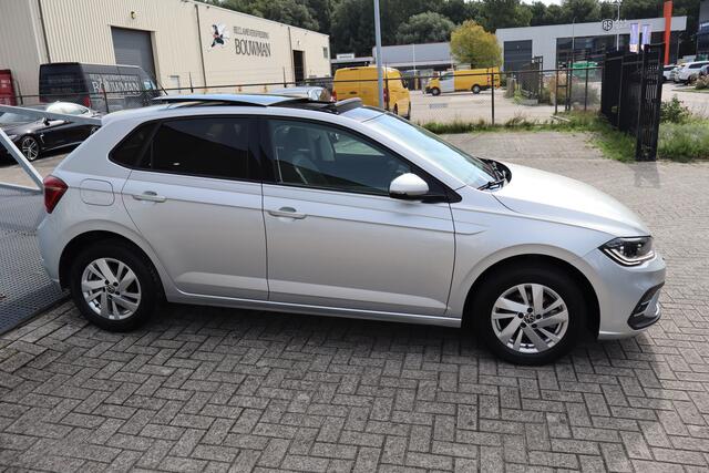 Volkswagen POLO 1.0 TSI Panoramadak/Apple carplay/Digitale teller/Stoelverwarming/Achteruitrijcamera/Adaptieve cruise control/Navigatie/Parkeersensoren/Climate control/DAB