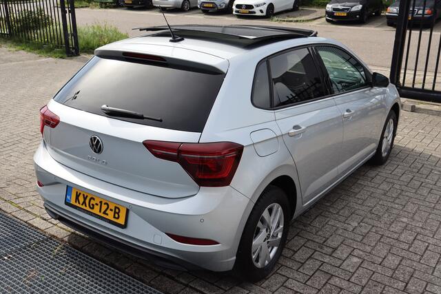 Volkswagen POLO 1.0 TSI Panoramadak/Apple carplay/Digitale teller/Stoelverwarming/Achteruitrijcamera/Adaptieve cruise control/Navigatie/Parkeersensoren/Climate control/DAB