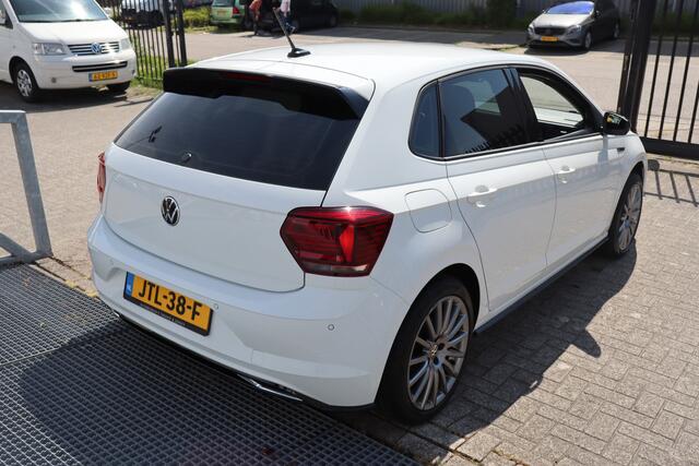 Volkswagen POLO 1.0 TSI Comfortline R-Line 2 x AUTOMAAT! Apple carplay/Parkeersensoren rondom/Airco/17 inch licht metaal/DAB/Multifunctioneel stuurwiel