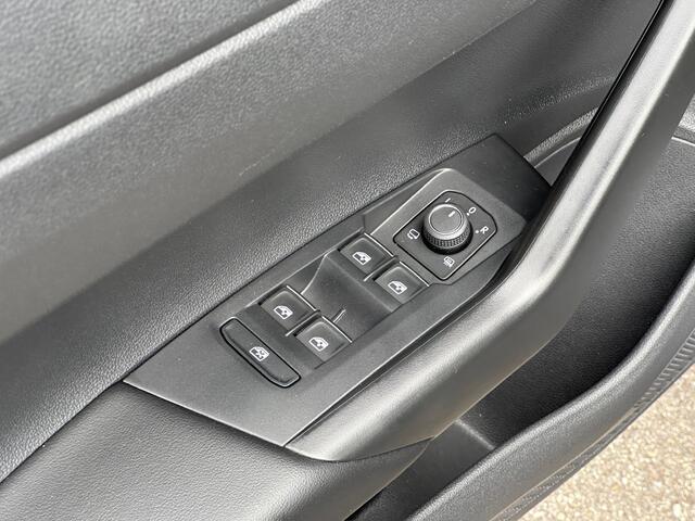 Volkswagen POLO 1.0 TSI DSG 115pk Goal | Camera | Trekhaak | Climate | Stoelverwarming | Navi | 4-Season banden | Rijklaar incl. garantie