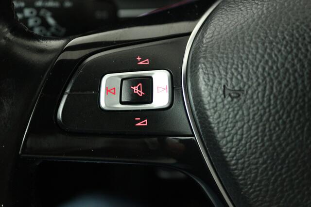 Volkswagen POLO 1.0 TSI Sport (STOELVERWARMING, PARKEERSENSOREN, MULTIMEDIA)