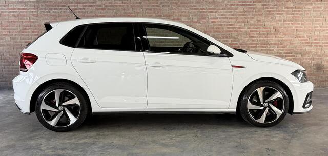 Volkswagen POLO 2.0 TSI GTI Clima / Winter Pakket / CarPlay / ABC Uitlaat systeem / Navi / PDC