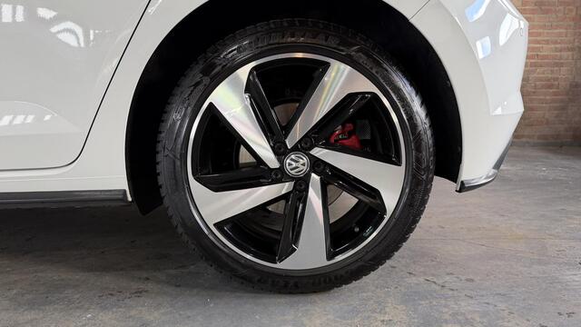 Volkswagen POLO 2.0 TSI GTI Clima / Winter Pakket / CarPlay / ABC Uitlaat systeem / Navi / PDC