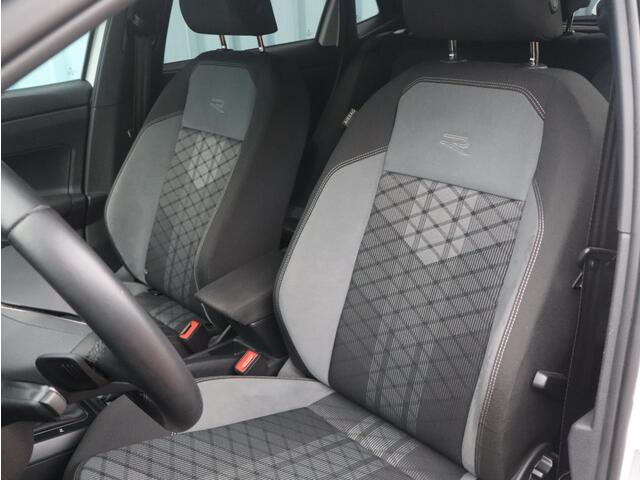 Volkswagen POLO R-Line 1.0 TSI 95pk DSG AUTOMAAT | NAVI | PANODAK | CLIMA | STOELVERW. | APPLE CARPLAY / ANDROID AUTO |