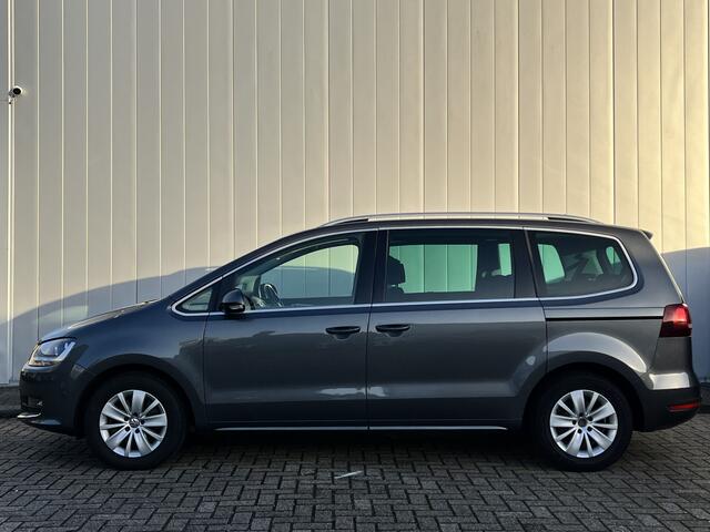 Volkswagen SHARAN 1.4 TSI Exclusive Series 7 Persoons NL Auto Trekhaak Parkeersensoren Navigatie