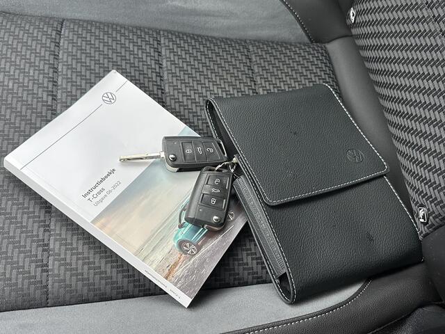 Volkswagen T-Cross 1.0 TSI R-Line 110PK / Adaptieve Cruise Control / Digitaal Dashbord / Navigatie / 18" LMV / Airco Climate Control / Parkeersensoren rondom / Historie aanwezig /