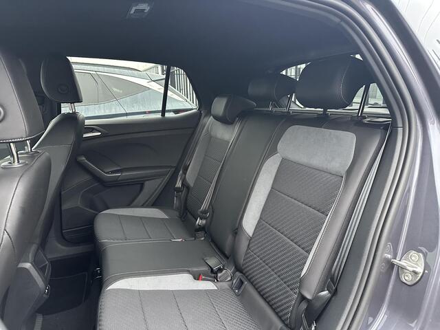 Volkswagen T-Cross 1.0 TSI R-Line 110PK / Adaptieve Cruise Control / Digitaal Dashbord / Navigatie / 18" LMV / Airco Climate Control / Parkeersensoren rondom / Historie aanwezig /