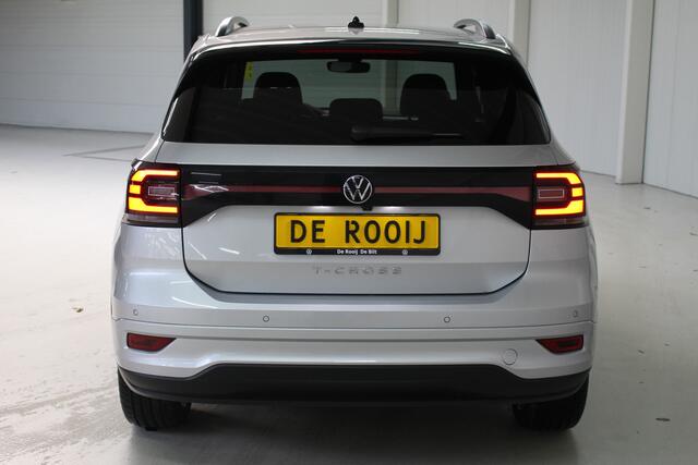 Volkswagen T-Cross 1.0 TSI R-Line DSG Navigatie | 18" Nevada Velgen | Camera Rear View | Side Assist | Digitale Cockpit Pro