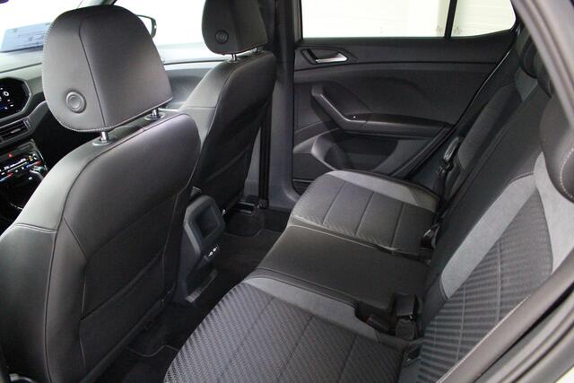 Volkswagen T-Cross 1.0 TSI R-Line DSG Navigatie | 18" Nevada Velgen | Camera Rear View | Side Assist | Digitale Cockpit Pro