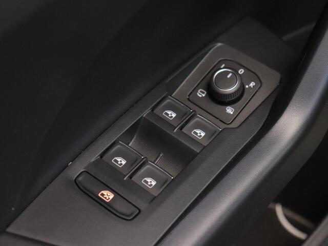 Volkswagen T-Cross 1.0 TSI R-Line Edition | Camera | Stoelverwarming | Sportstoelen | LED | CarPlay |