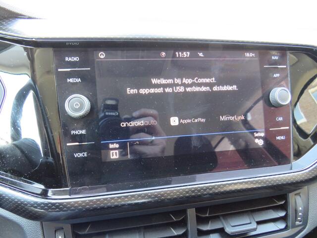 Volkswagen T-Cross 1.0 TSI 95Pk Life * Rijklaarprijs incl. garantie * Navigatie * Parkeersensoren V+A * Carplay Android