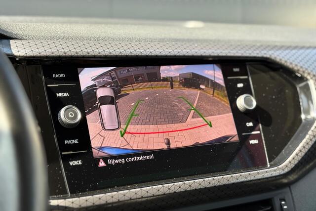 Volkswagen T-Cross 1.0 TSI Style - Virtual Cockpit - ACC - Navi - Stoelverwarming - Trekhaak - LED - Camera - Rijklaar
