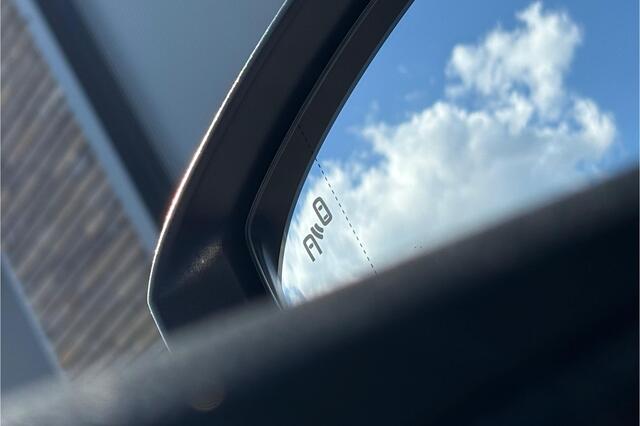 Volkswagen T-Cross 1.0 TSI Style - Virtual Cockpit - ACC - Navi - Stoelverwarming - Trekhaak - LED - Camera - Rijklaar