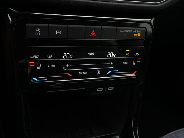 Volkswagen T-Cross Style 1.0 TSI 85 kW / 116 pk DSG | IQ Light | Navigatie | Stoelverwarming | Parkeersensoren voor/achter | Digital Cockpit Pro | 17 inch
