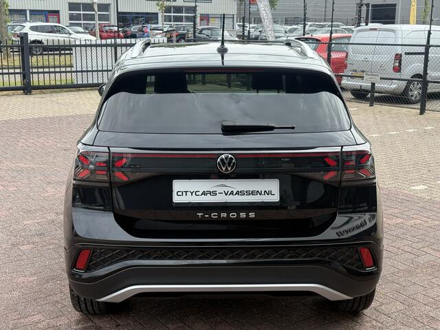 Volkswagen T-Cross 1.5 TSI R-Line automaat 150 pk full options navigatie camera climate ctr cruise ctr dagrijverlichting matrix led keyless entry lmv 18 inch