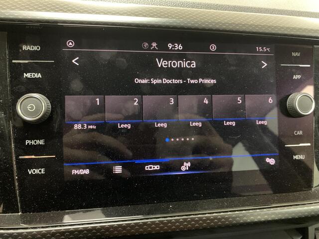 Volkswagen T-Cross 1.0 TSI Life APPLE CARPLAY | PARKEERSENSOREN VOOR-EN ACHTER | LICHTMETALEN VELGEN