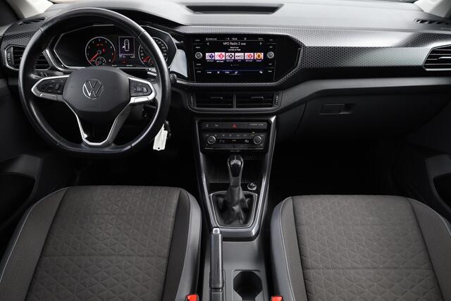 Volkswagen T-Cross 1.0 TSI Style 110PK / 81kW DSG, 60 maanden / max 100.000km garantie, navigatie, 2-zone climatronic, verwarmbare voorstoelen, parkeersensoren voor en achter (pdc), lane assist, multifunctioneel lederen stuurwiel, LED koplampen, 17" LMV, privacy glas, DAB+,