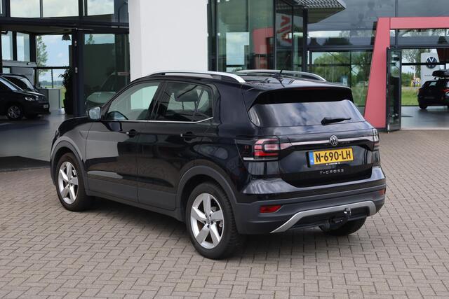 Volkswagen T-Cross 1.0 TSI Style 110PK / 81kW DSG, 60 maanden / max 100.000km garantie, navigatie, 2-zone climatronic, verwarmbare voorstoelen, parkeersensoren voor en achter (pdc), lane assist, multifunctioneel lederen stuurwiel, LED koplampen, 17" LMV, privacy glas, DAB+,