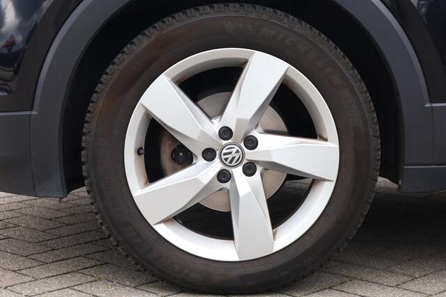 Volkswagen T-Cross 1.0 TSI Style 110PK / 81kW DSG, 60 maanden / max 100.000km garantie, navigatie, 2-zone climatronic, verwarmbare voorstoelen, parkeersensoren voor en achter (pdc), lane assist, multifunctioneel lederen stuurwiel, LED koplampen, 17" LMV, privacy glas, DAB+,
