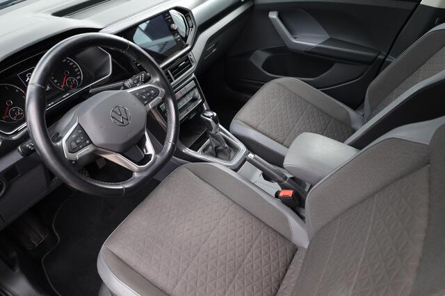 Volkswagen T-Cross 1.0 TSI Style 110PK / 81kW DSG, 60 maanden / max 100.000km garantie, navigatie, 2-zone climatronic, verwarmbare voorstoelen, parkeersensoren voor en achter (pdc), lane assist, multifunctioneel lederen stuurwiel, LED koplampen, 17" LMV, privacy glas, DAB+,