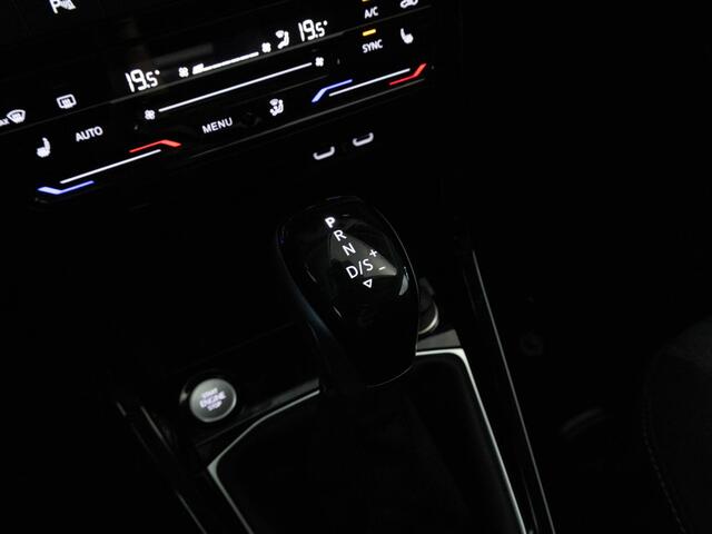 Volkswagen T-Cross Life Edition 1.0 116 pk TSI DSG | Achteruitrijcamera | Stoelverwarming | Navigatie |