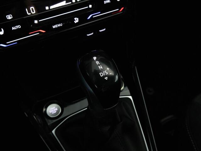 Volkswagen T-Cross Life Edition 1.0 116 pk TSI DSG | Achteruitrijcamera | Stoelverwarming | Navigatie |
