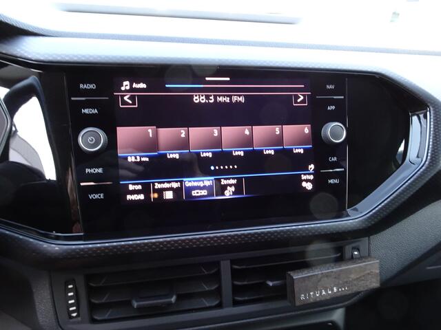 Volkswagen T-Cross 1.0 TSI Life Airco, cruise controle, navigatie, bleutooth, parkeersensoren voor en achter, licht metalen velgen, enz