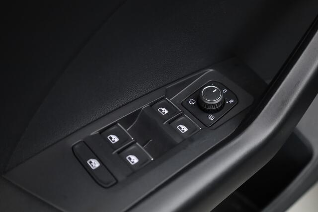 Volkswagen T-Cross 1.0 TSI DSG | Navi | Adapt. Cruise | Stoelverw. | CarPlay | PDC V+A | 4 Season