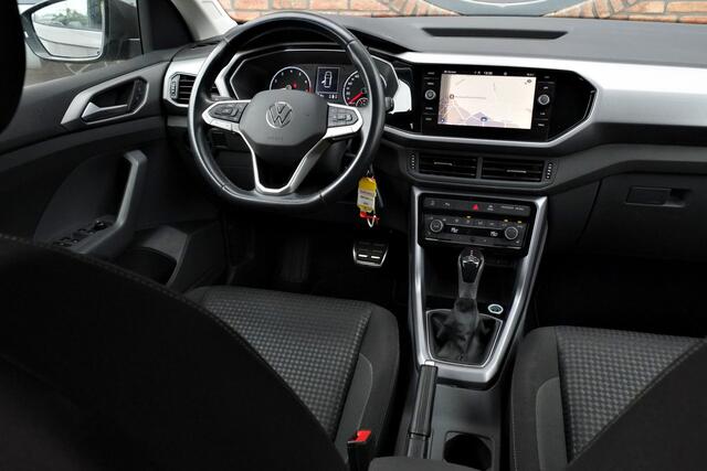 Volkswagen T-Cross 1.0 TSI Style Achteruitrijcamera, Navigatie, Trekhaak, ACC