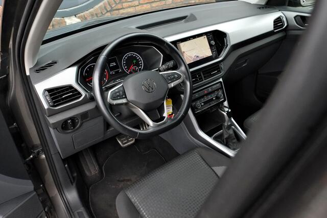 Volkswagen T-Cross 1.0 TSI Style Achteruitrijcamera, Navigatie, Trekhaak, ACC