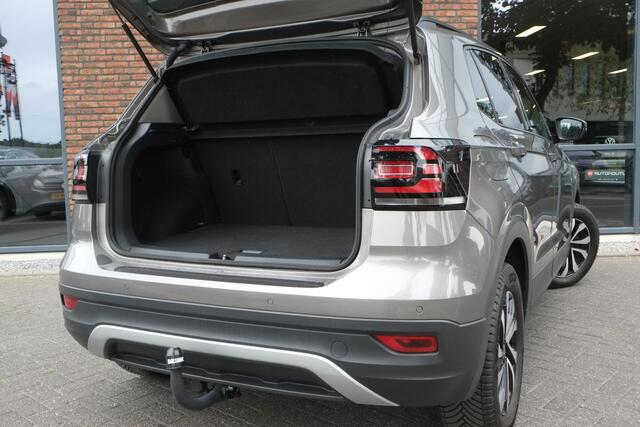 Volkswagen T-Cross 1.0 TSI Style Achteruitrijcamera, Navigatie, Trekhaak, ACC