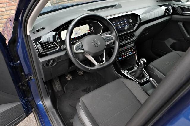 Volkswagen T-Cross 1.0 TSI Style Achteruitrijcamera, Trekhaak, Navigatie, Keyless entry